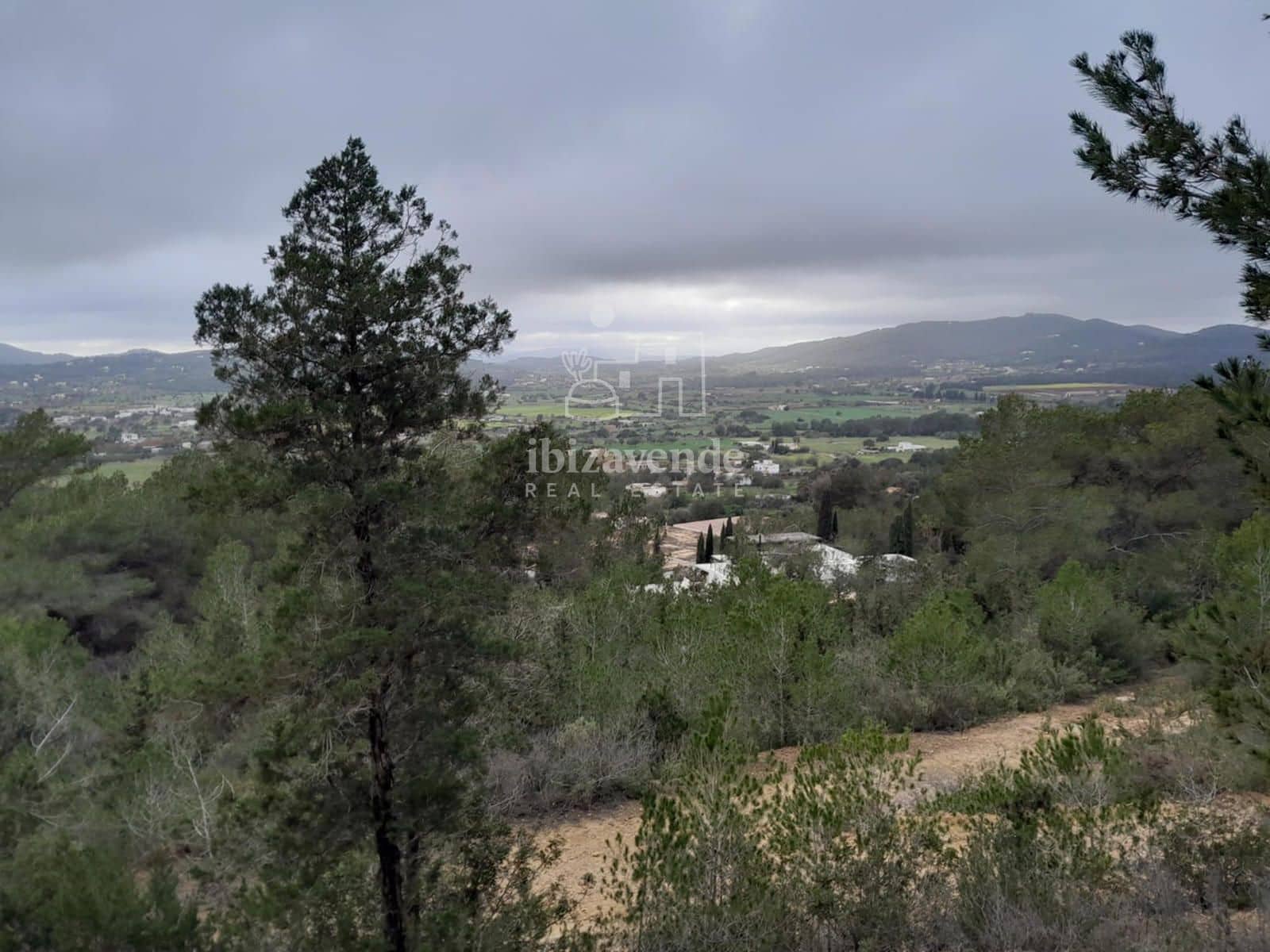 Villa for sale in Santa Eulalia / Santa Eularia - € 1,500,000 (Ref: 9099889)