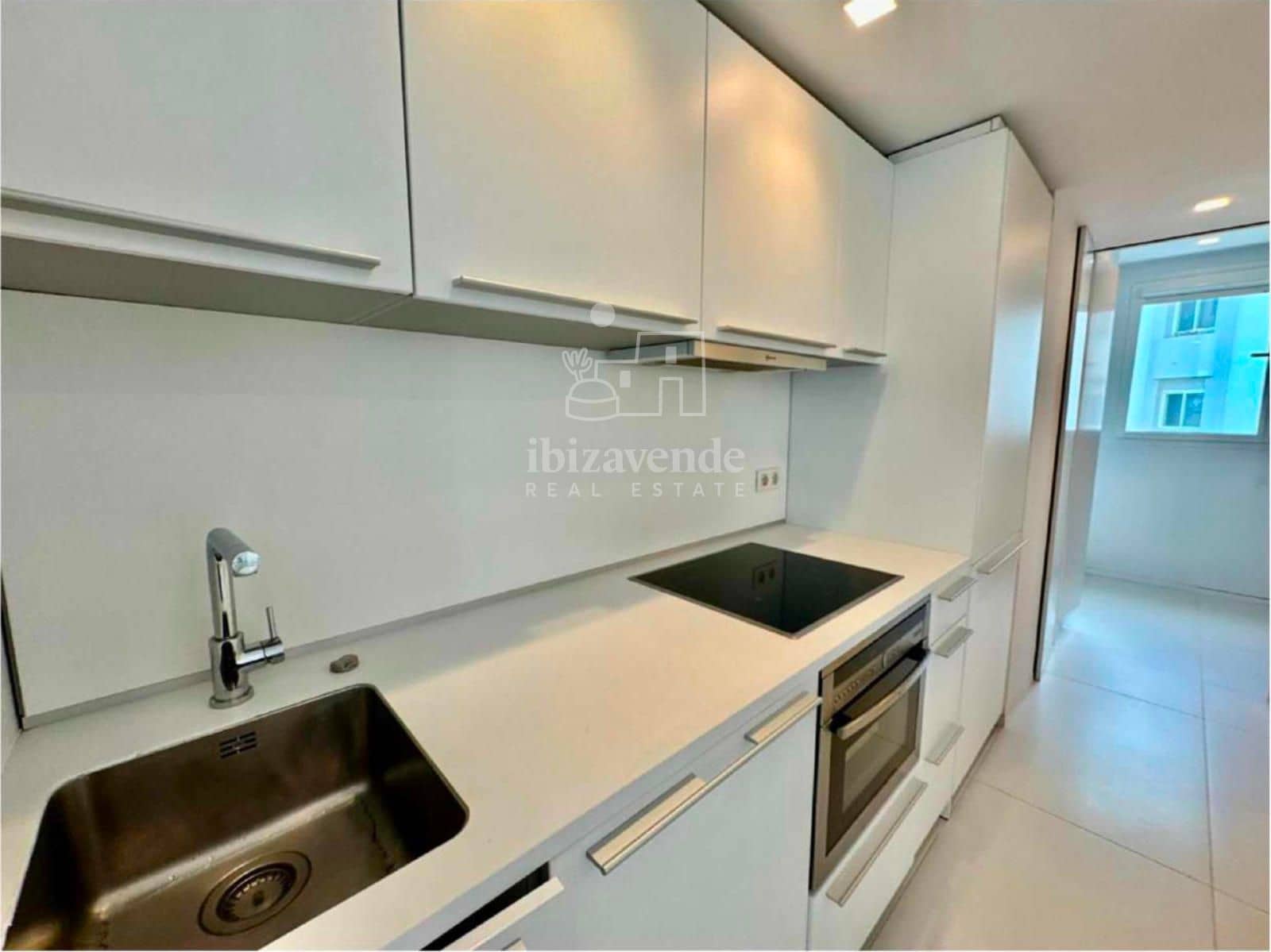 2 slaapkamer Flat te koop in Ibiza dorp met zwembad garage - € 580.000 (Ref: 9108221)