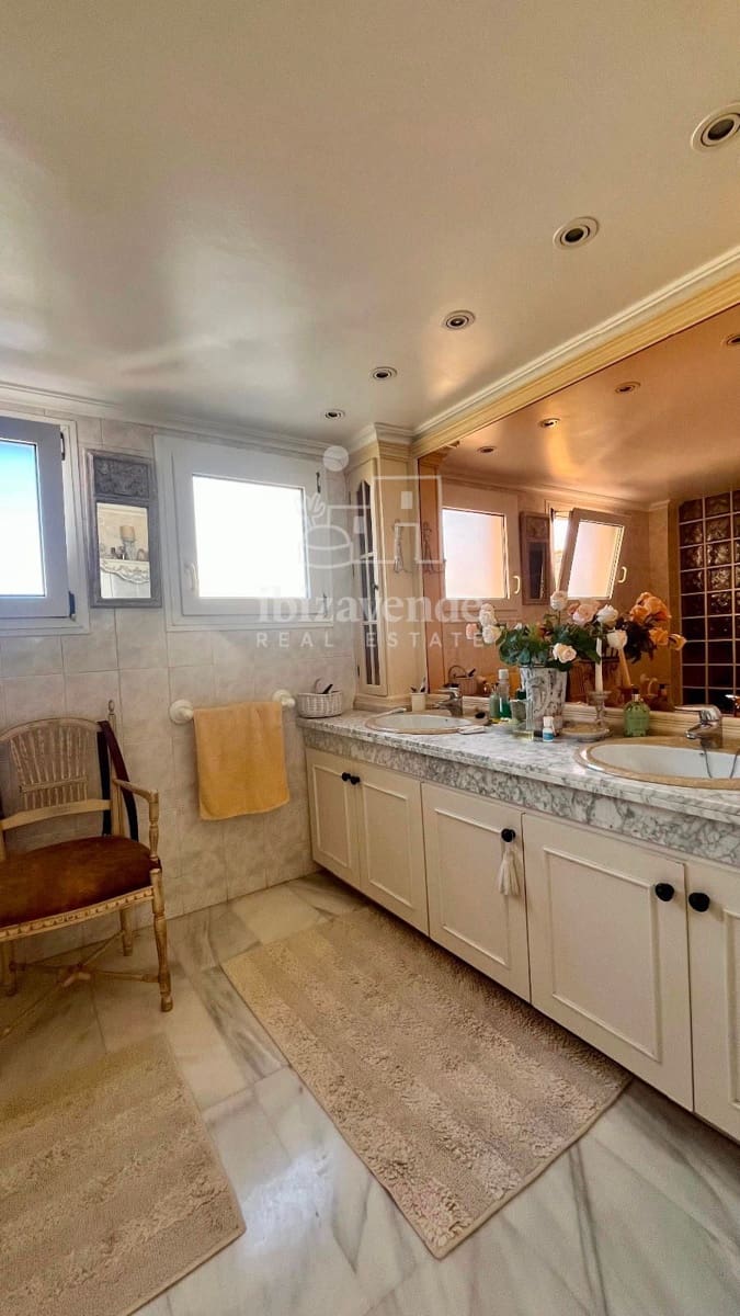 4 soverom Leilighet til salgs i Ibiza by med svømmebasseng garasje - € 4 250 000 (Ref: 9111586)