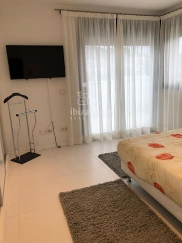2 slaapkamer Flat te huur in Nuestra Señora de Jesus, Santa Eulalia / Santa Eularia - € 12.000 (Ref: 9111587)
