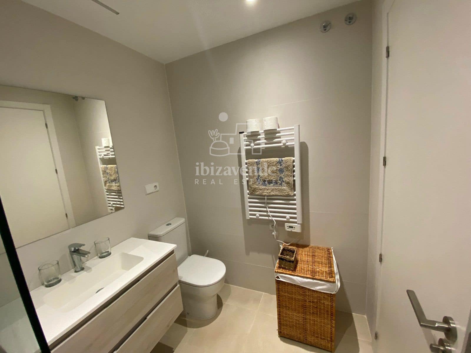 3 Zimmer Wohnung zu vermieten in Ibiza / Eivissa Stadt mit Pool Garage - 5.000 € (Ref: 9116834)