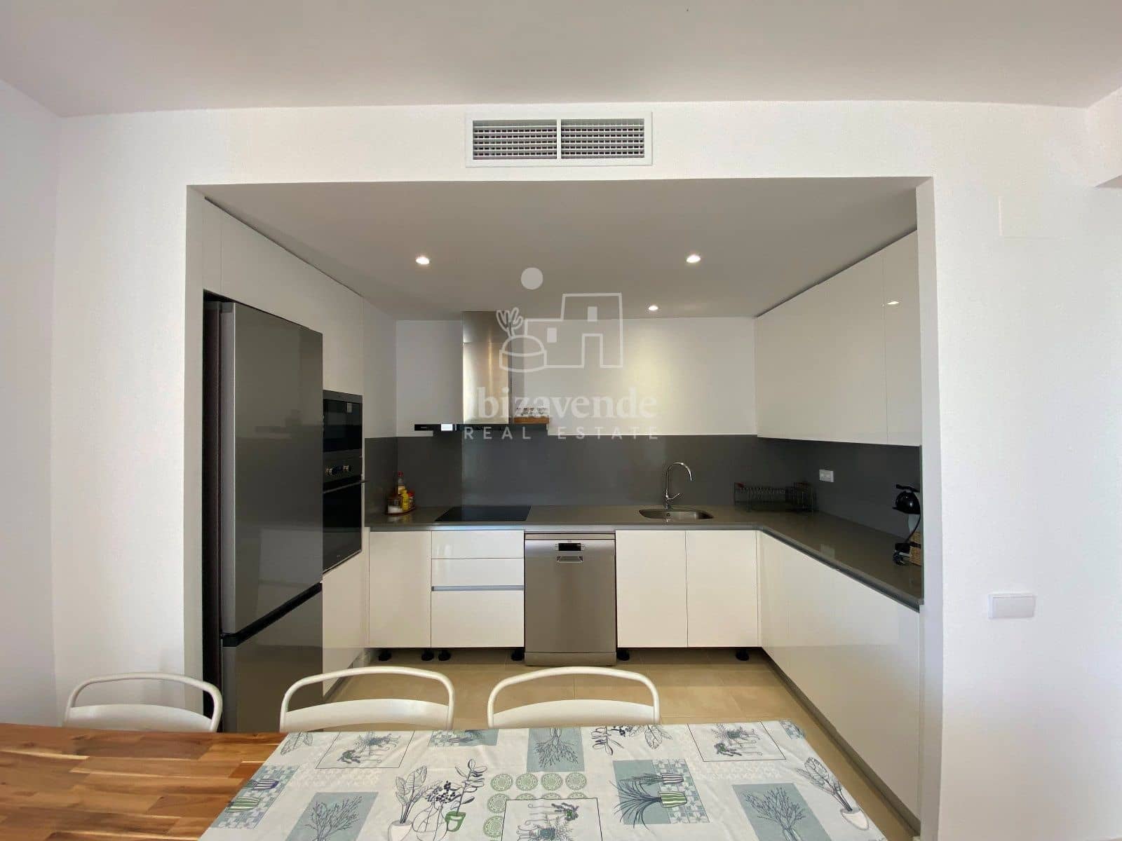 3 Zimmer Wohnung zu vermieten in Ibiza / Eivissa Stadt mit Pool Garage - 5.000 € (Ref: 9116834)