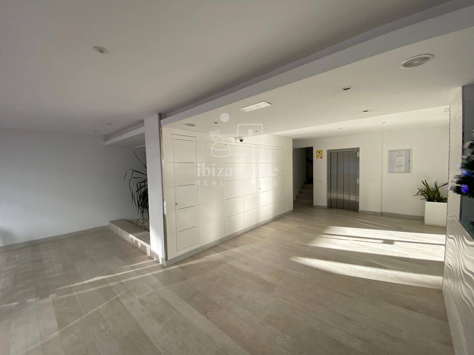 2 bedroom Flat for rent in Ibiza / Eivissa town with pool - € 3,500 (Ref: 9116836)