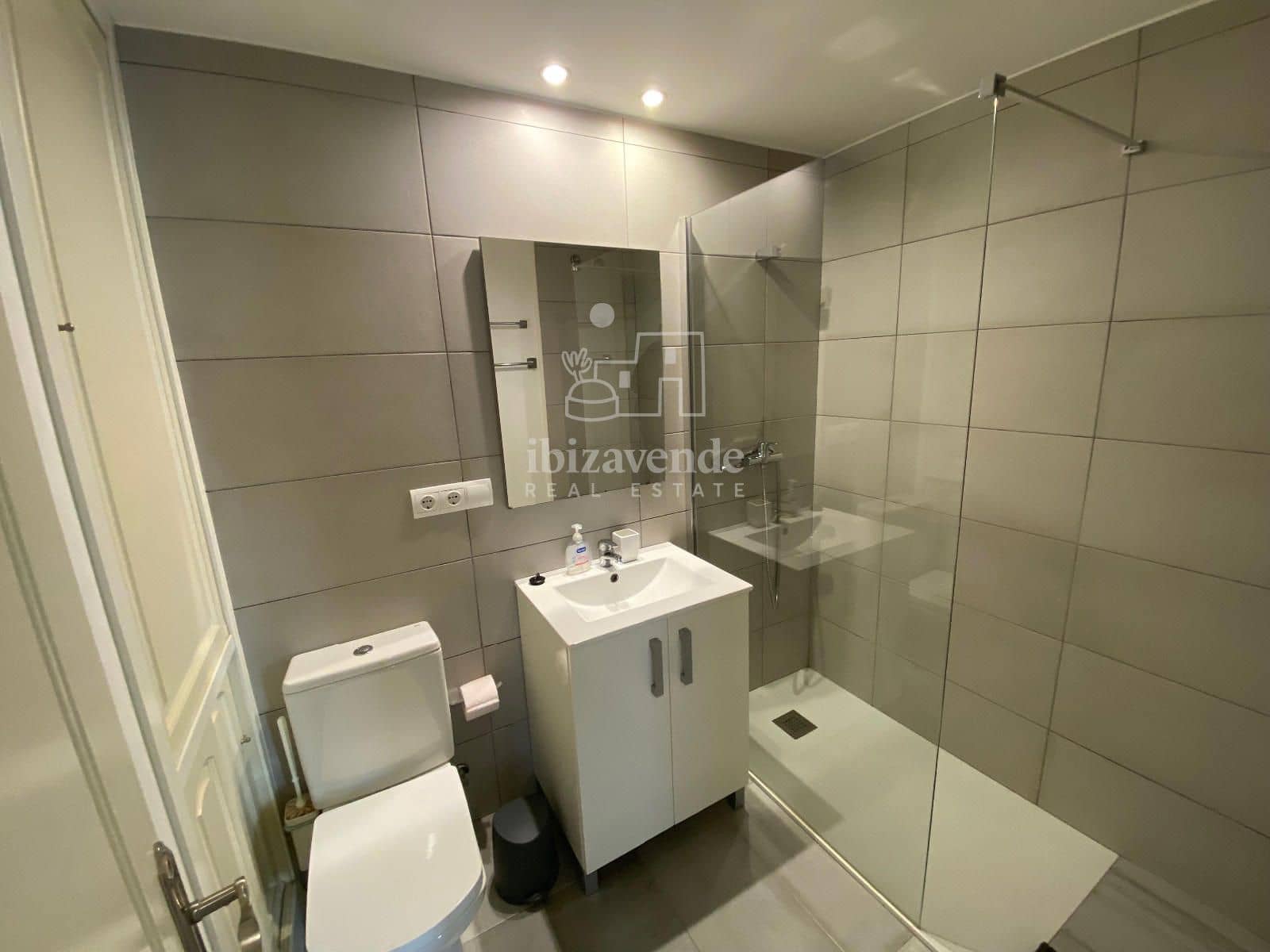 2 bedroom Flat for rent in Ibiza / Eivissa town with pool - € 3,500 (Ref: 9116836)