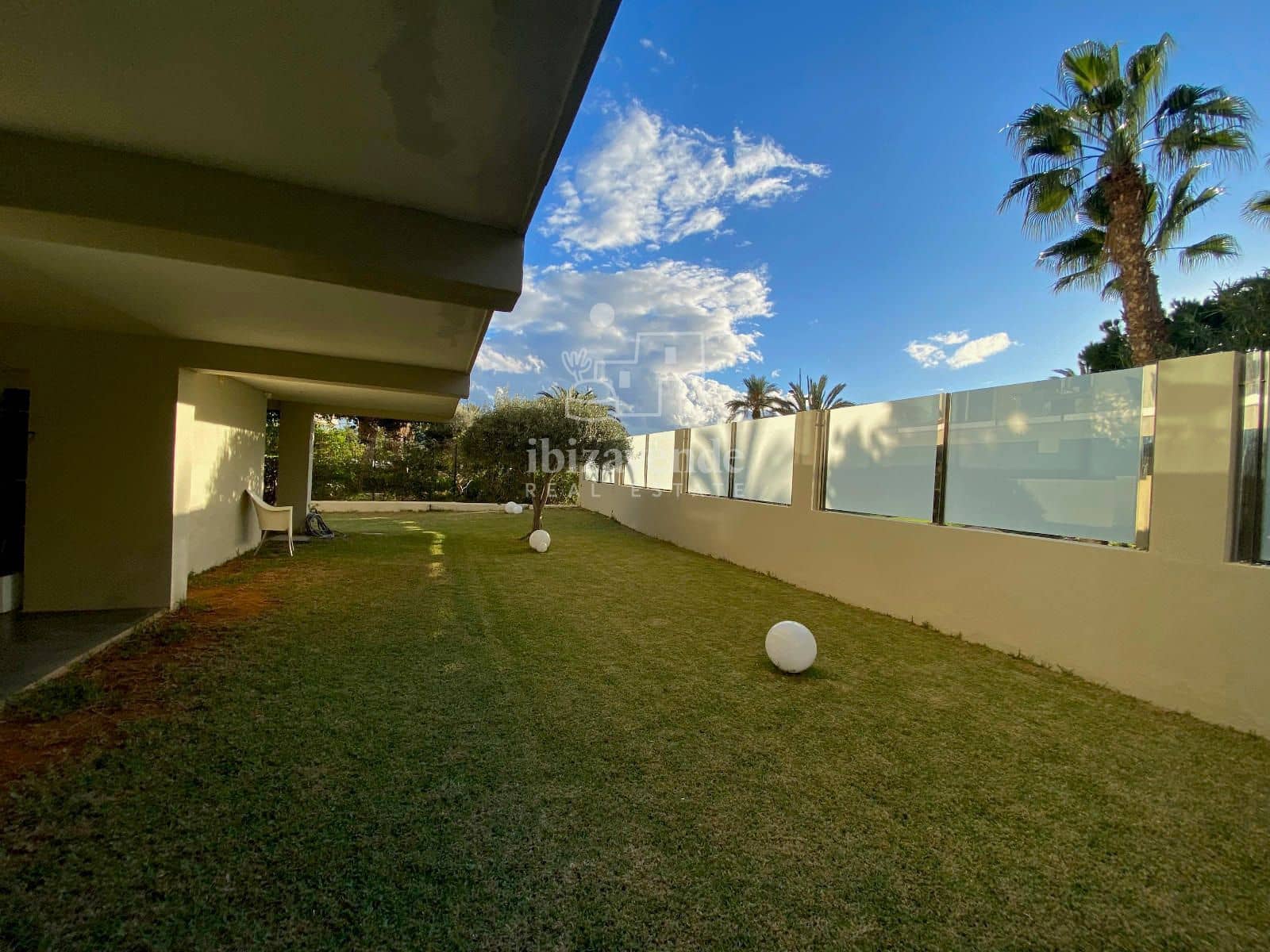 2 bedroom Flat for rent in Ibiza / Eivissa town with pool - € 3,500 (Ref: 9116836)