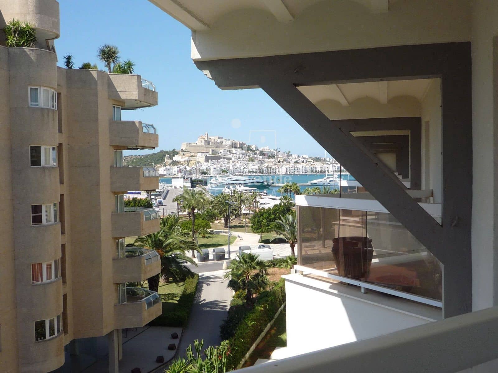2 bedroom Flat for rent in Ibiza / Eivissa town with pool - € 3,500 (Ref: 9116836)