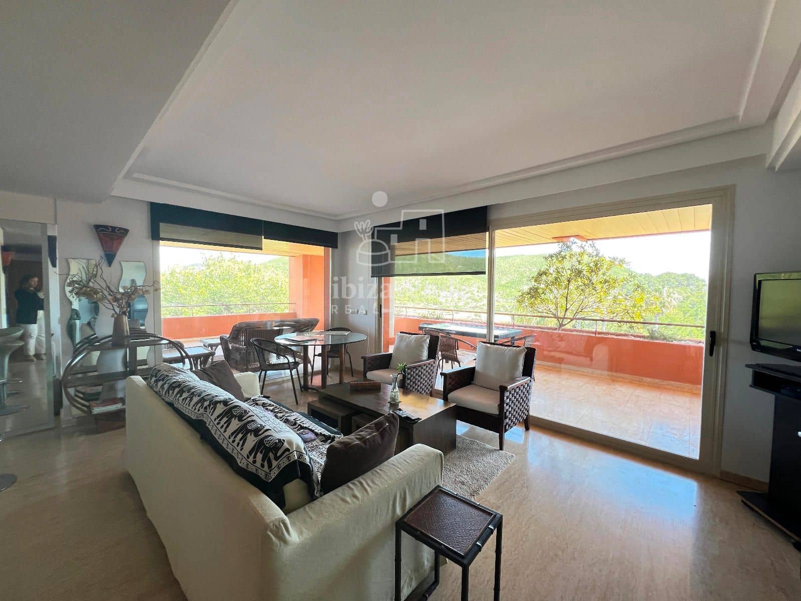 3 soveværelse Lejlighed til leje i Roca Llisa med swimmingpool garage - € 2.350 (Ref: 9118011)