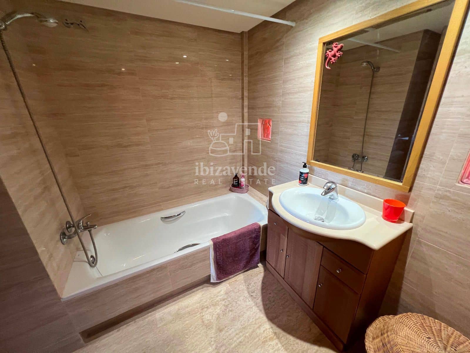 3 soveværelse Lejlighed til leje i Roca Llisa med swimmingpool garage - € 2.350 (Ref: 9118011)