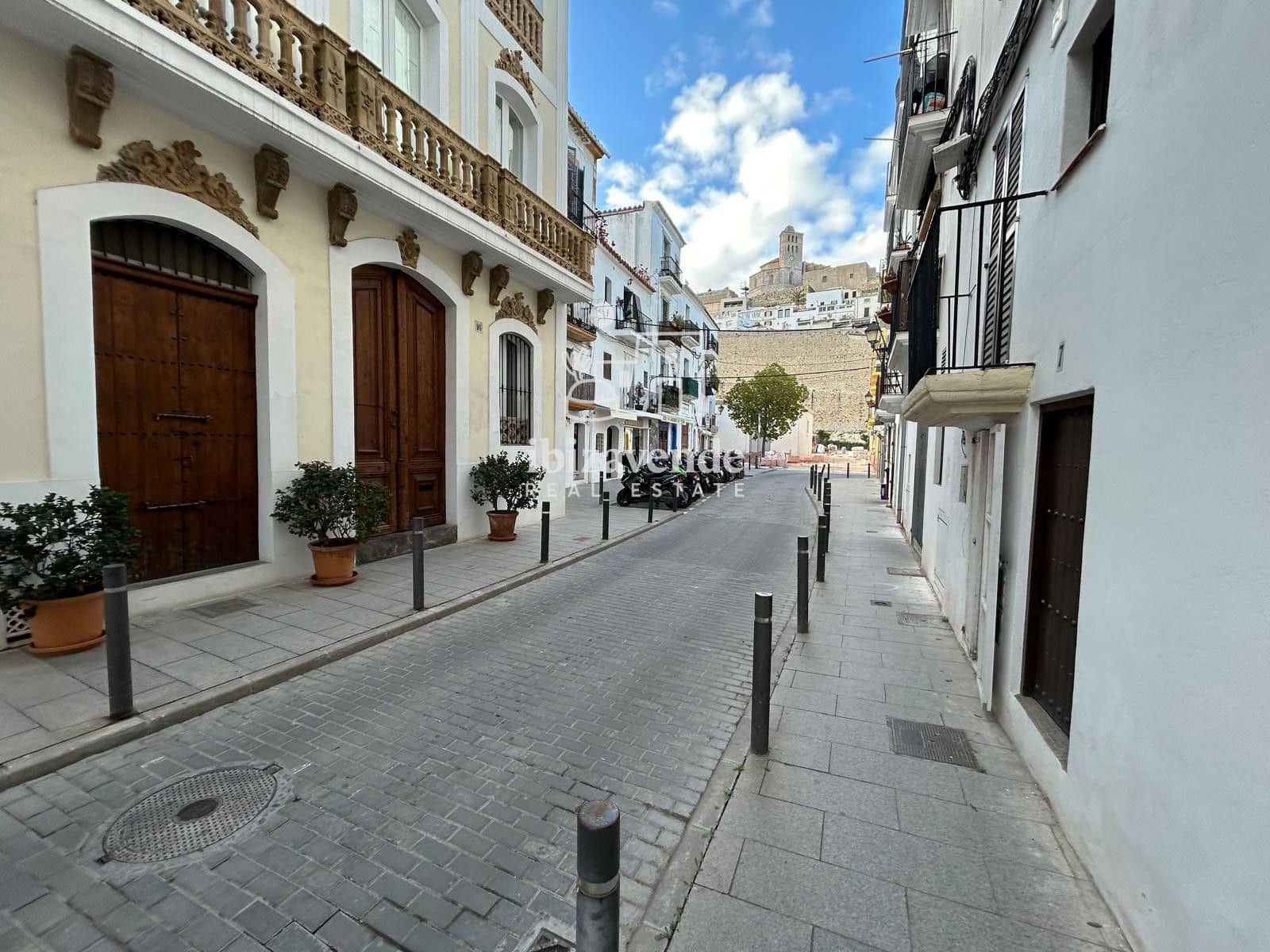 Erhverv til leje i Ibiza by - € 3.700 (Ref: 9137465)