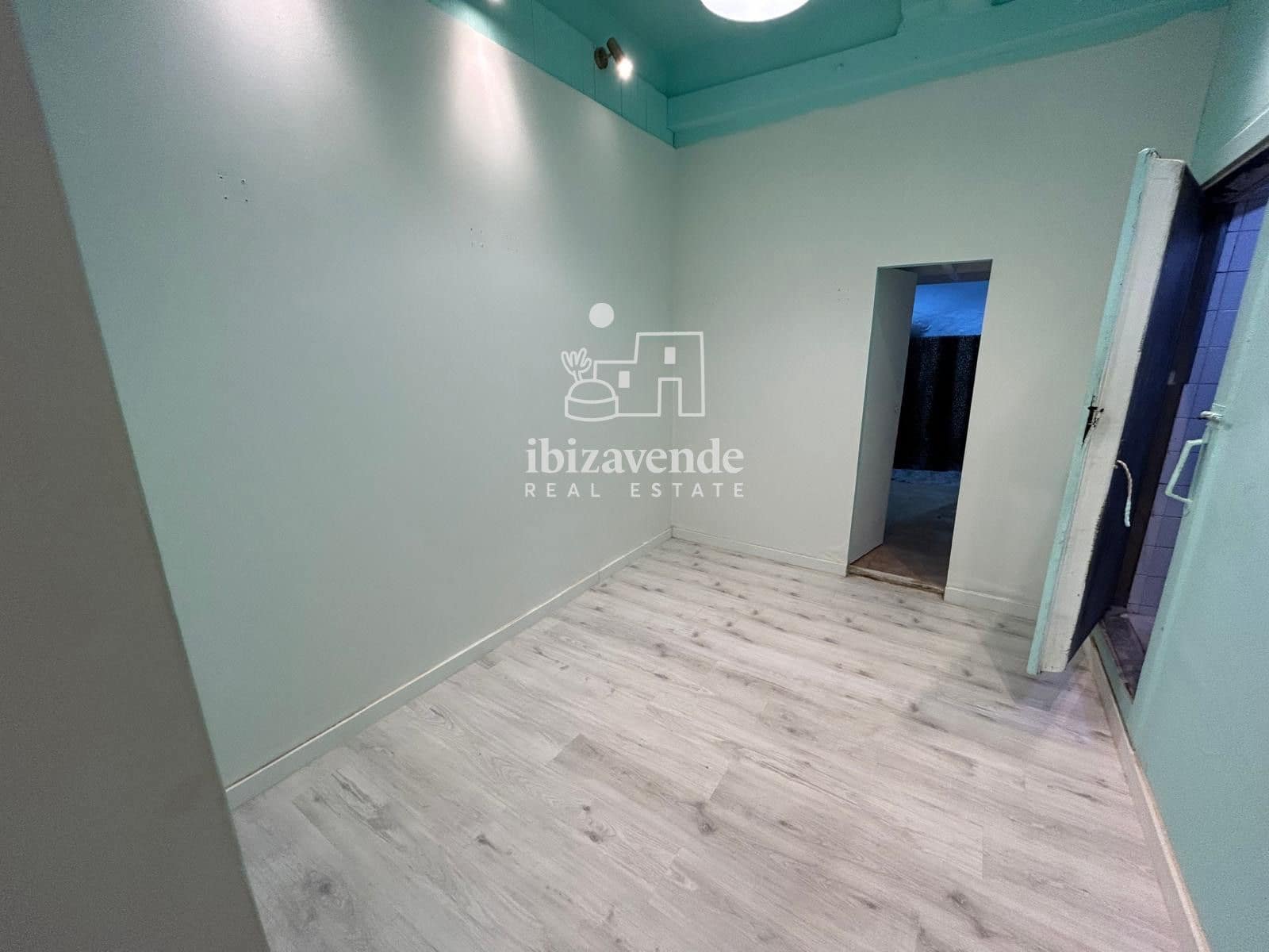 Erhverv til leje i Ibiza by - € 3.700 (Ref: 9137465)