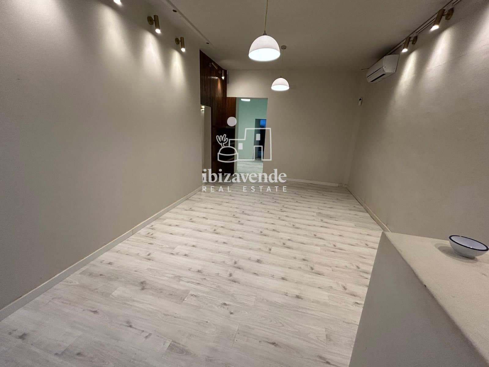 Erhverv til leje i Ibiza by - € 3.700 (Ref: 9137465)