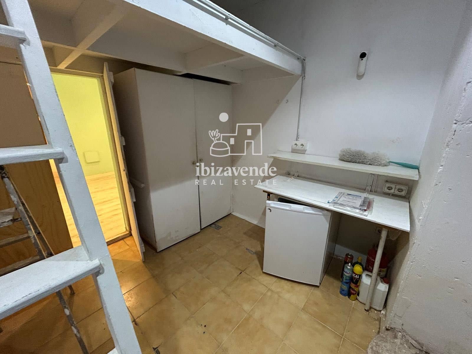 Erhverv til leje i Ibiza by - € 3.700 (Ref: 9137465)