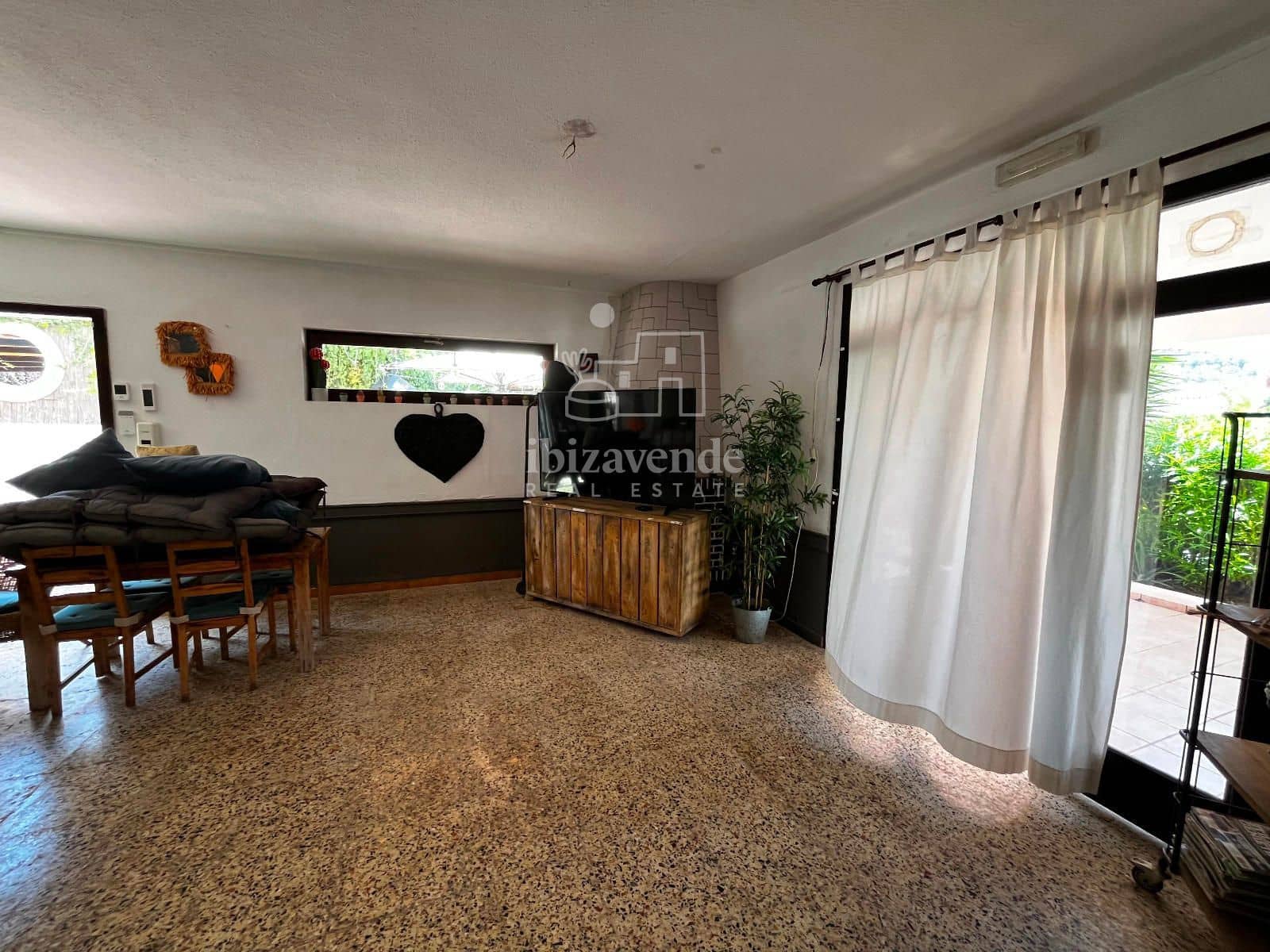 Restaurant/Bar til leje i Cala Llonga - € 2.100 (Ref: 9146210)