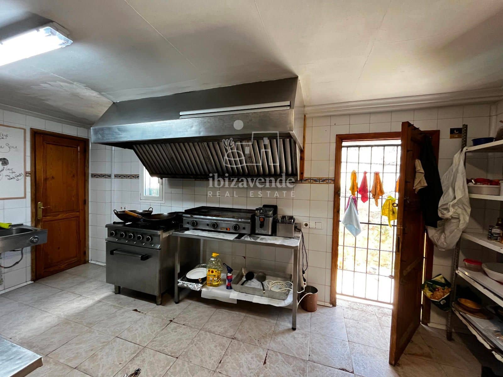 Restaurant/Bar til leje i Cala Llonga - € 2.100 (Ref: 9146210)