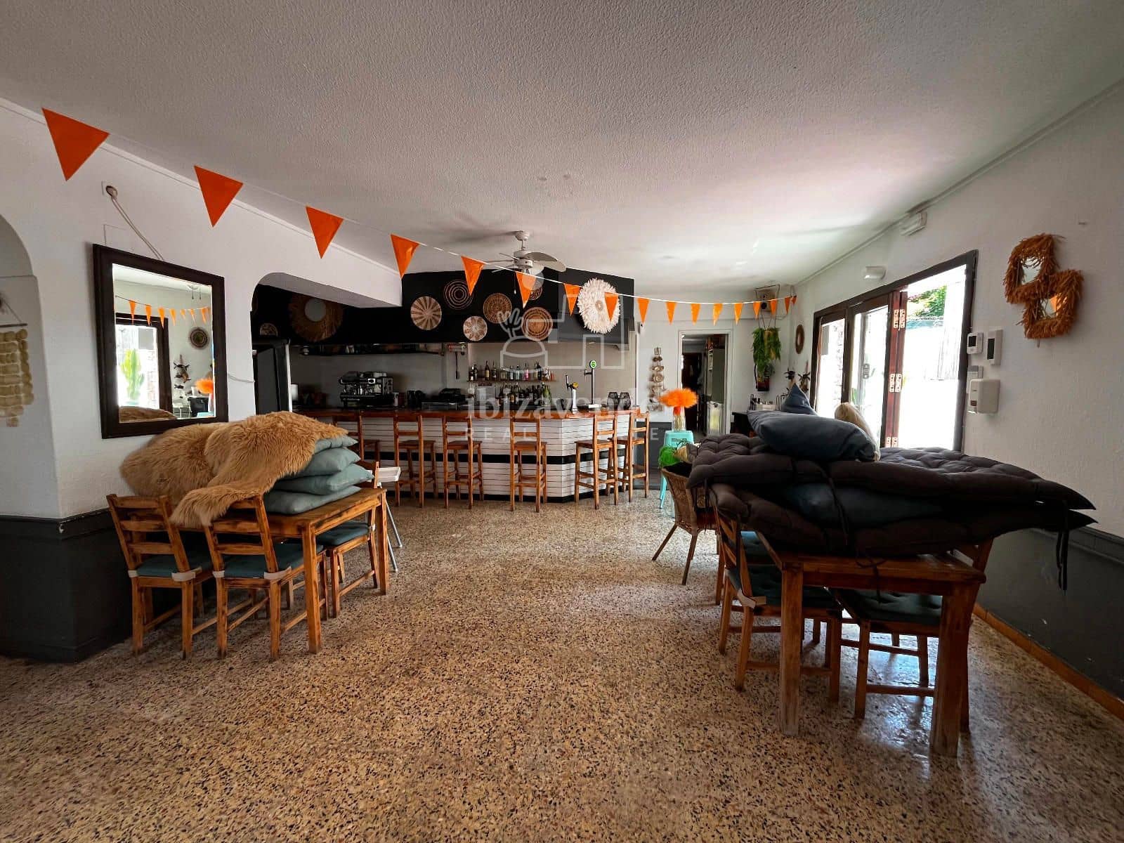 Restaurant/Bar til leje i Cala Llonga - € 2.100 (Ref: 9146210)