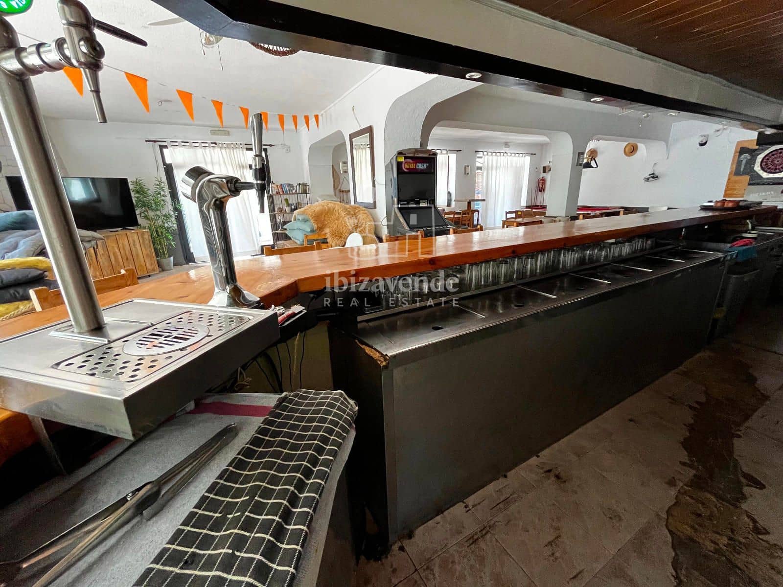 Restaurant/Bar til leje i Cala Llonga - € 2.100 (Ref: 9146210)