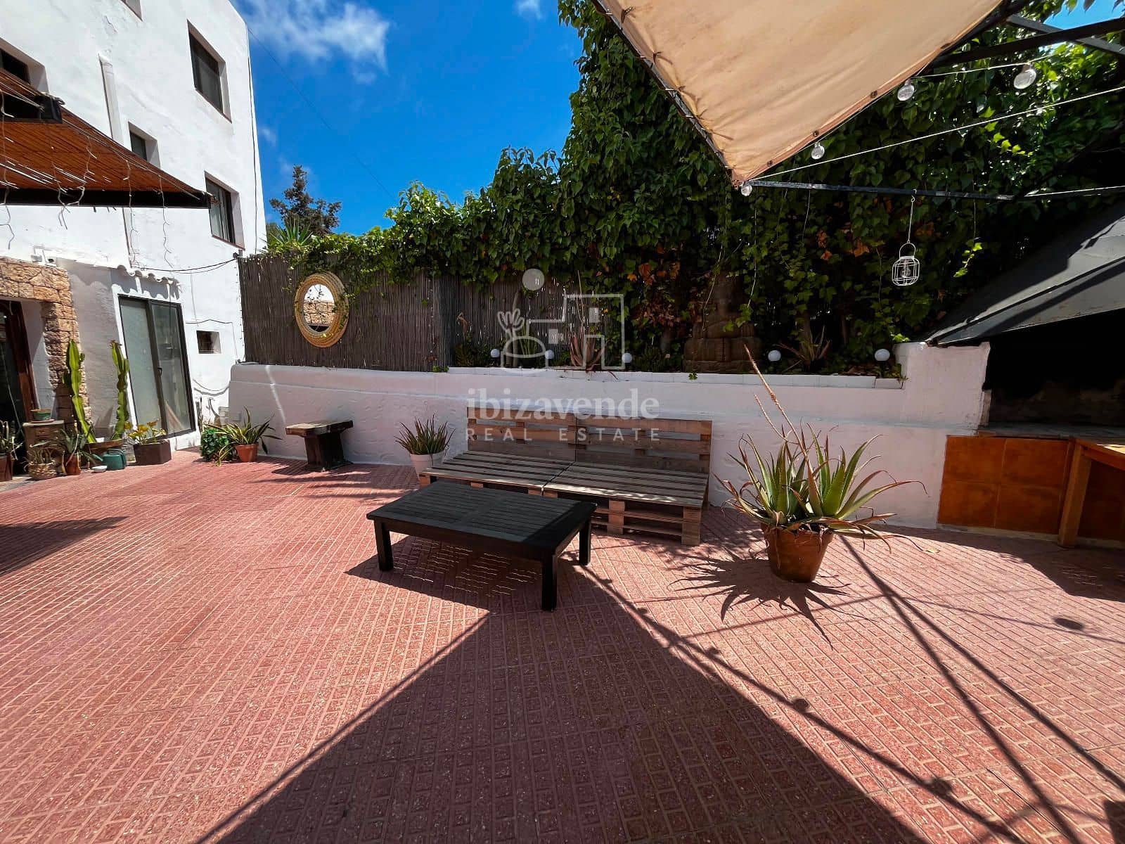 Restaurant/Bar til leje i Cala Llonga - € 2.100 (Ref: 9146210)