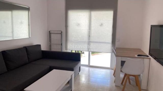 1 soveværelse Lejlighed til leje i La Siesta, Santa Eulalia / Santa Eularia med swimmingpool - € 1.800 (Ref: 9165340)