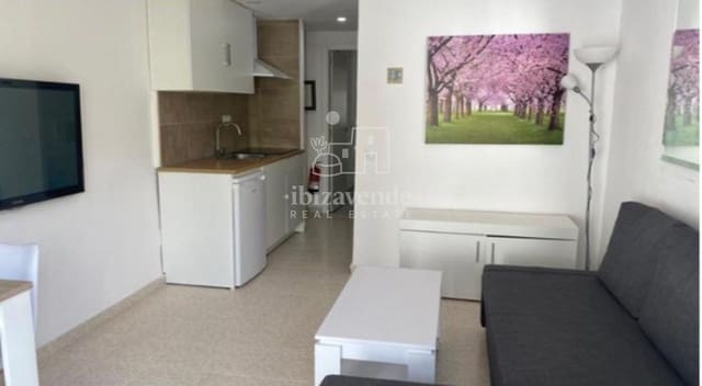 1 soveværelse Lejlighed til leje i La Siesta, Santa Eulalia / Santa Eularia med swimmingpool - € 1.800 (Ref: 9165340)