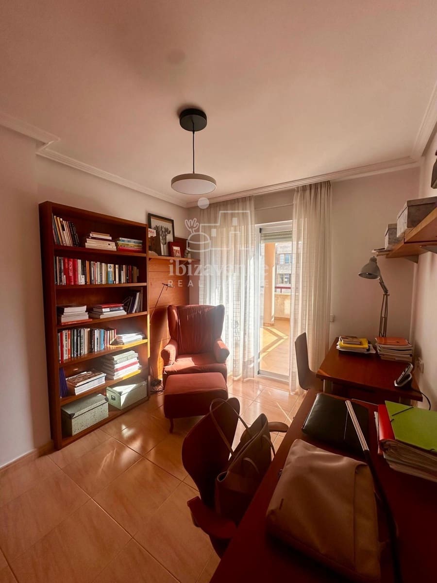4 quarto Apartamento para arrendar em Ibiza / Eivissa cidade com garagem - 2 500 € (Ref: 9168854)