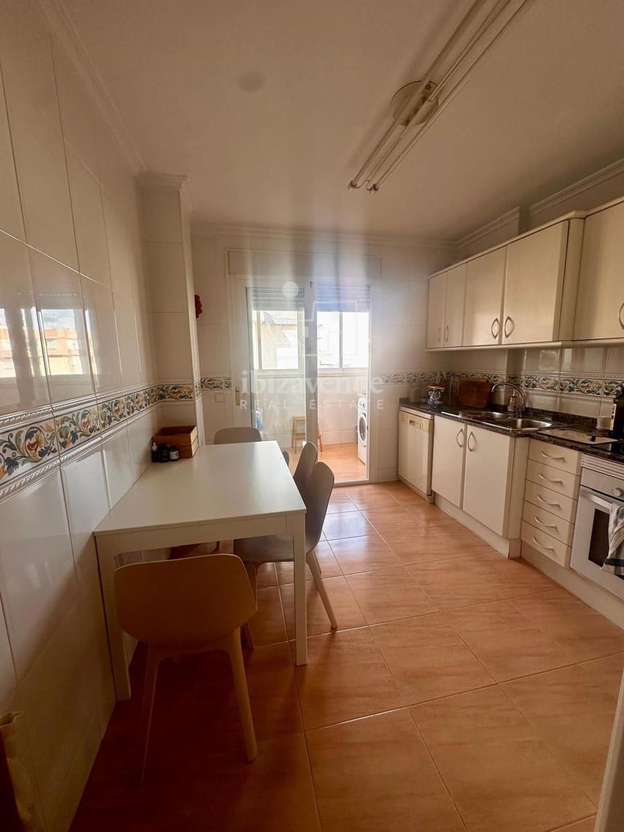 4 quarto Apartamento para arrendar em Ibiza / Eivissa cidade com garagem - 2 500 € (Ref: 9168854)