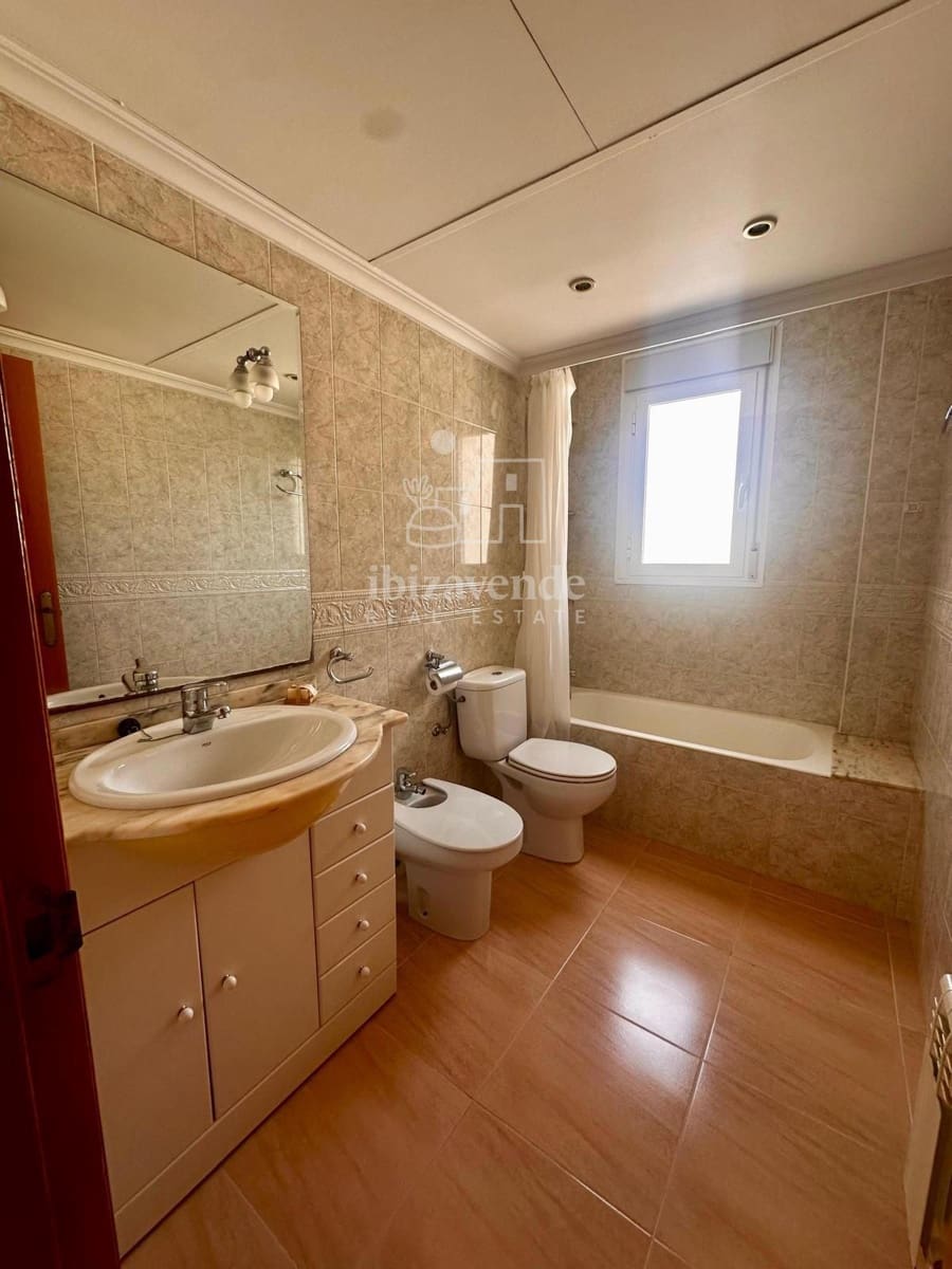 4 quarto Apartamento para arrendar em Ibiza / Eivissa cidade com garagem - 2 500 € (Ref: 9168854)