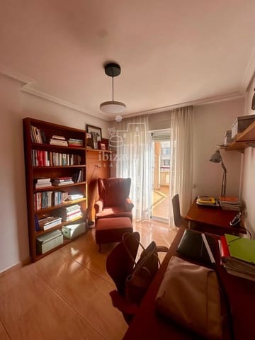 4 quarto Apartamento para arrendar em Ibiza / Eivissa cidade com garagem - 2 500 € (Ref: 9168854)