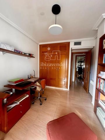 4 quarto Apartamento para arrendar em Ibiza / Eivissa cidade com garagem - 2 500 € (Ref: 9168854)