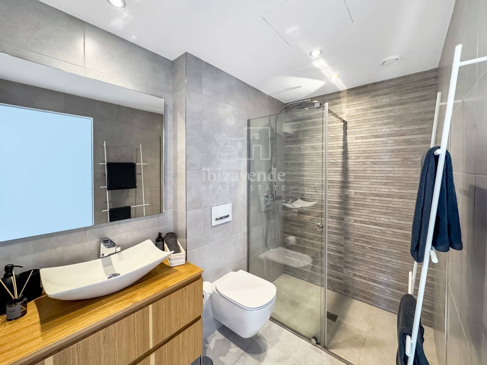 2 bedroom Townhouse for sale in Cala Gracio with pool garage - € 1,050,000 (Ref: 9178269)