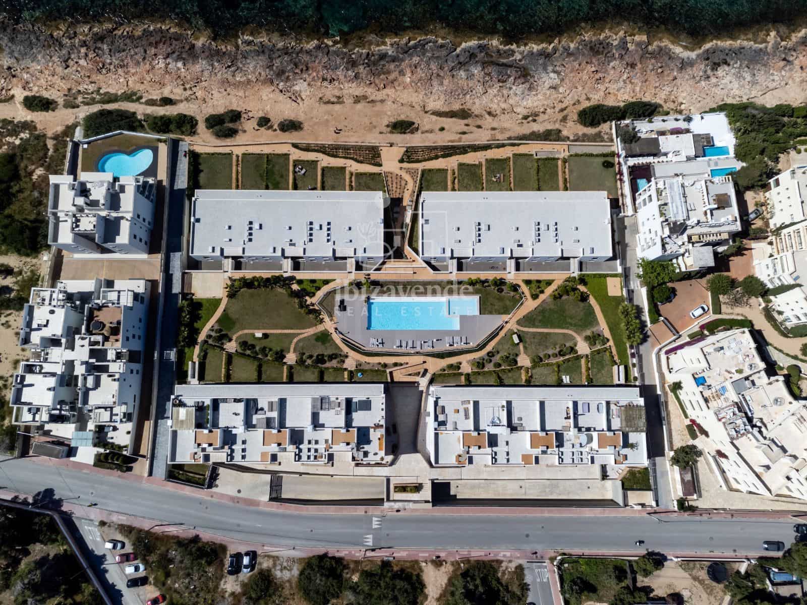 2 bedroom Townhouse for sale in Cala Gracio with pool garage - € 1,050,000 (Ref: 9178269)