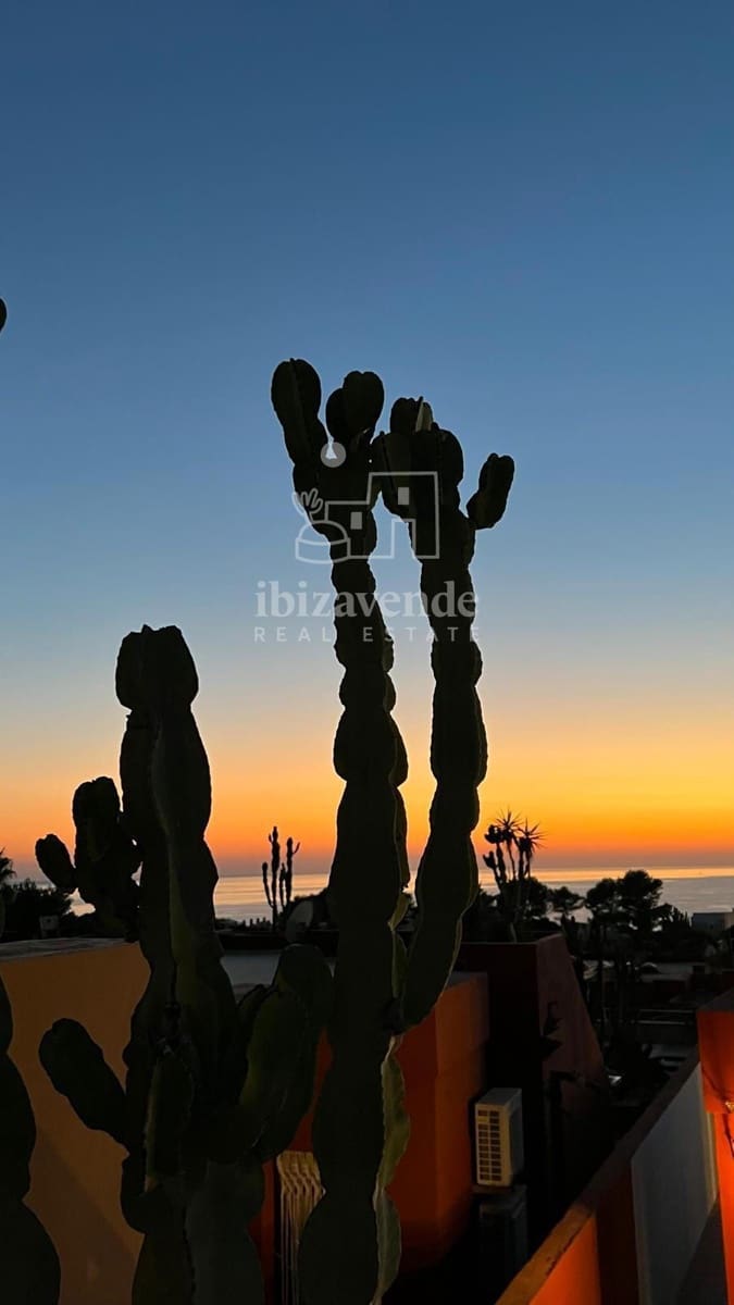 3 soveværelse Byhus til leje i Cala Moli med swimmingpool - € 2.500 (Ref: 9193002)