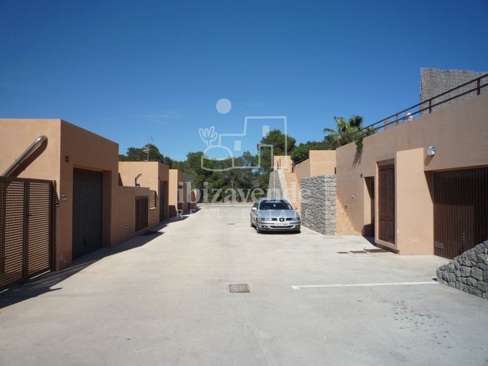 3 soveværelse Byhus til leje i Cala Moli med swimmingpool - € 2.500 (Ref: 9193002)