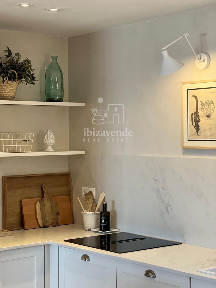 3 soveværelse Byhus til leje i Cala Moli med swimmingpool - € 2.500 (Ref: 9193002)