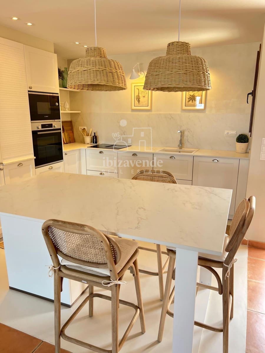 3 soveværelse Byhus til leje i Cala Moli med swimmingpool - € 2.500 (Ref: 9193002)