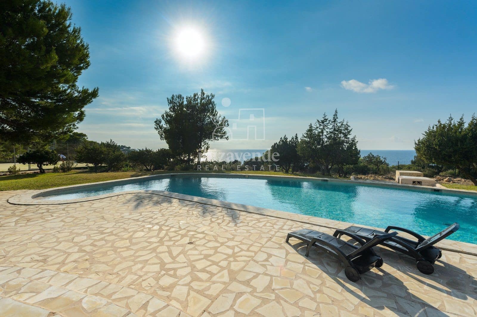 3 soveværelse Byhus til leje i Cala Moli med swimmingpool - € 2.500 (Ref: 9193002)