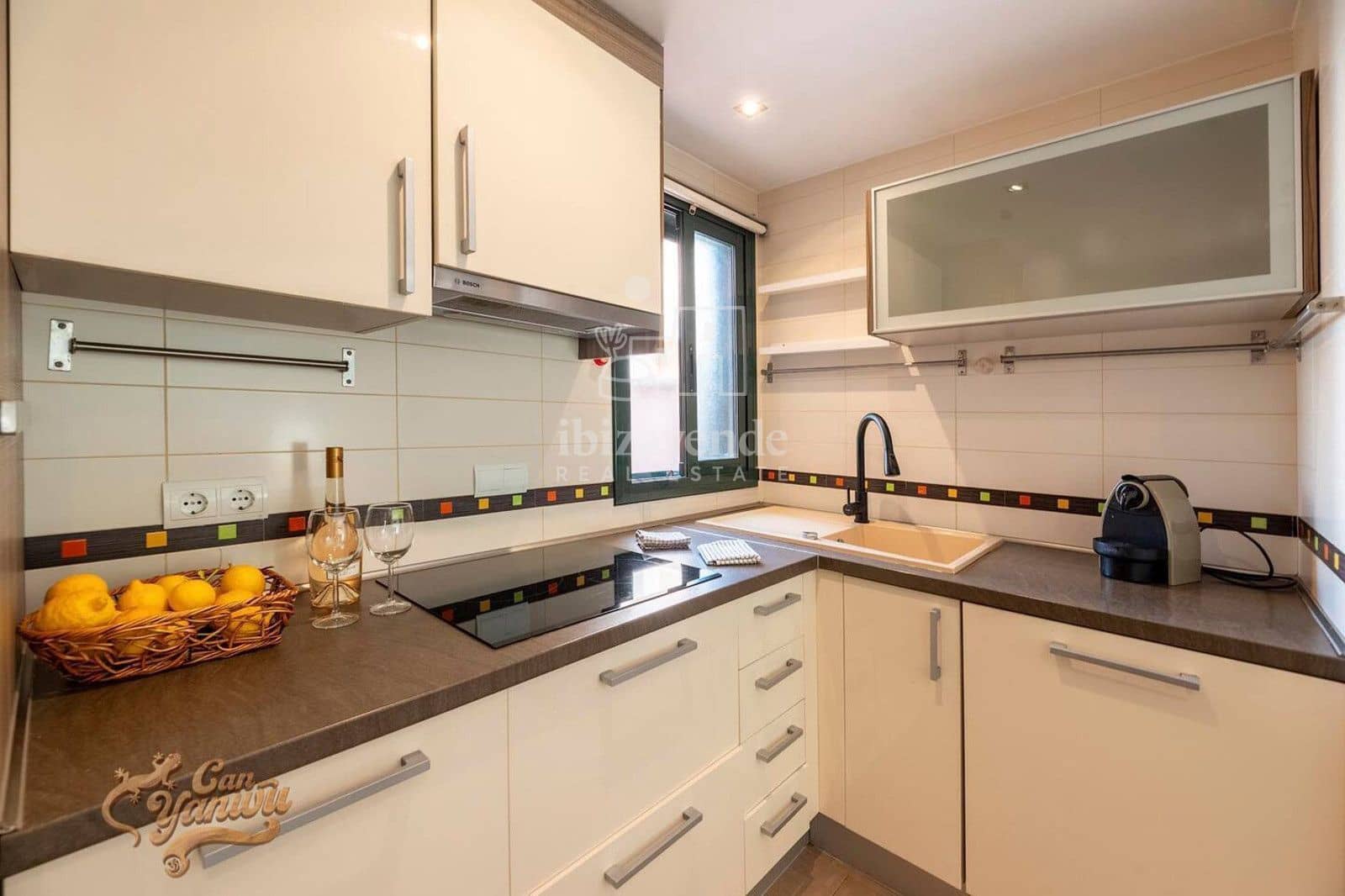 3 sypialnia Willa do wynajęcia w Cala Tarida z basenem garażem - 2 600 € (Ref: 9194980)