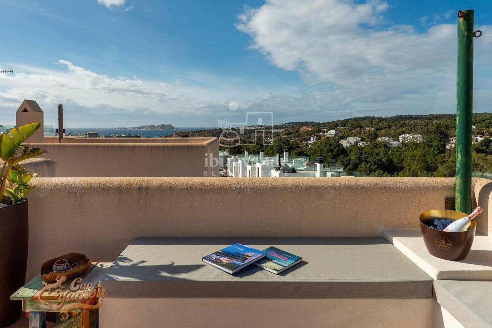 3 sypialnia Willa do wynajęcia w Cala Tarida z basenem garażem - 2 600 € (Ref: 9194980)