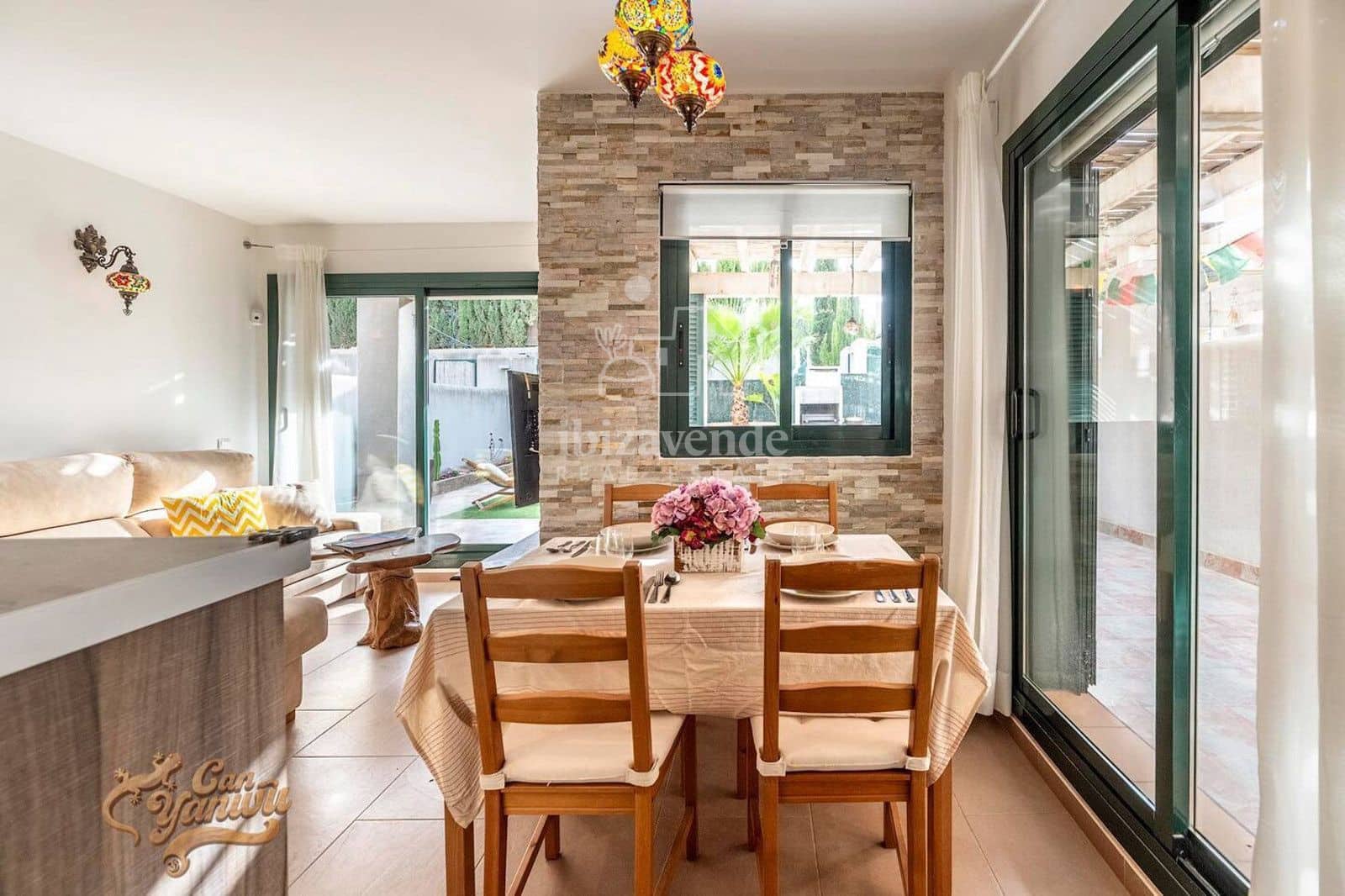 3 sypialnia Willa do wynajęcia w Cala Tarida z basenem garażem - 2 600 € (Ref: 9194980)