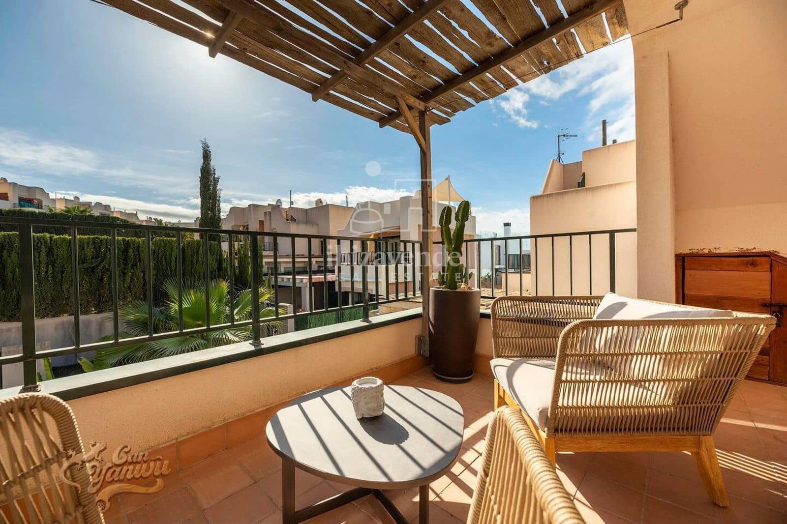 3 sypialnia Willa do wynajęcia w Cala Tarida z basenem garażem - 2 600 € (Ref: 9194980)