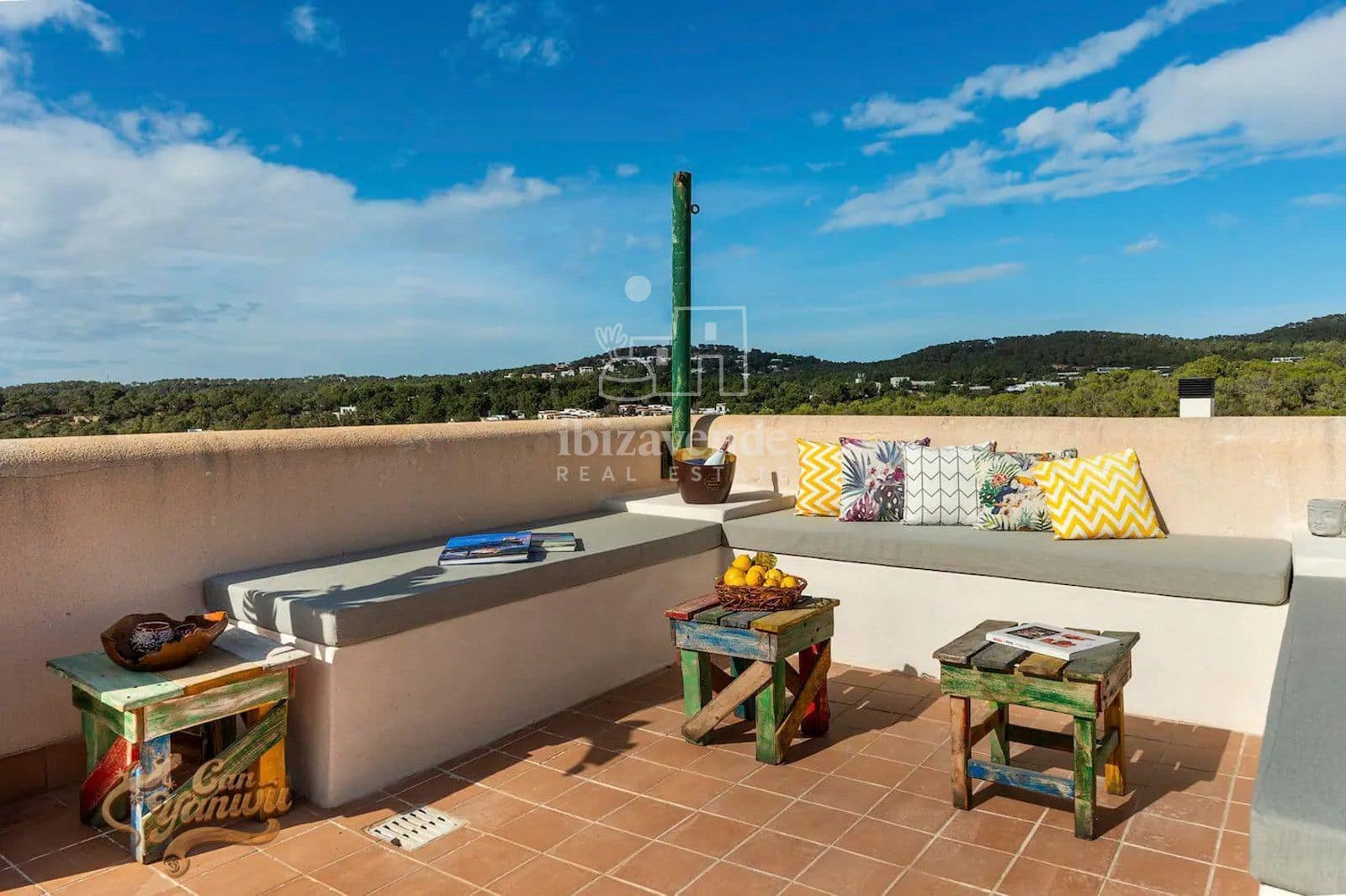 3 sypialnia Willa do wynajęcia w Cala Tarida z basenem garażem - 2 600 € (Ref: 9194980)