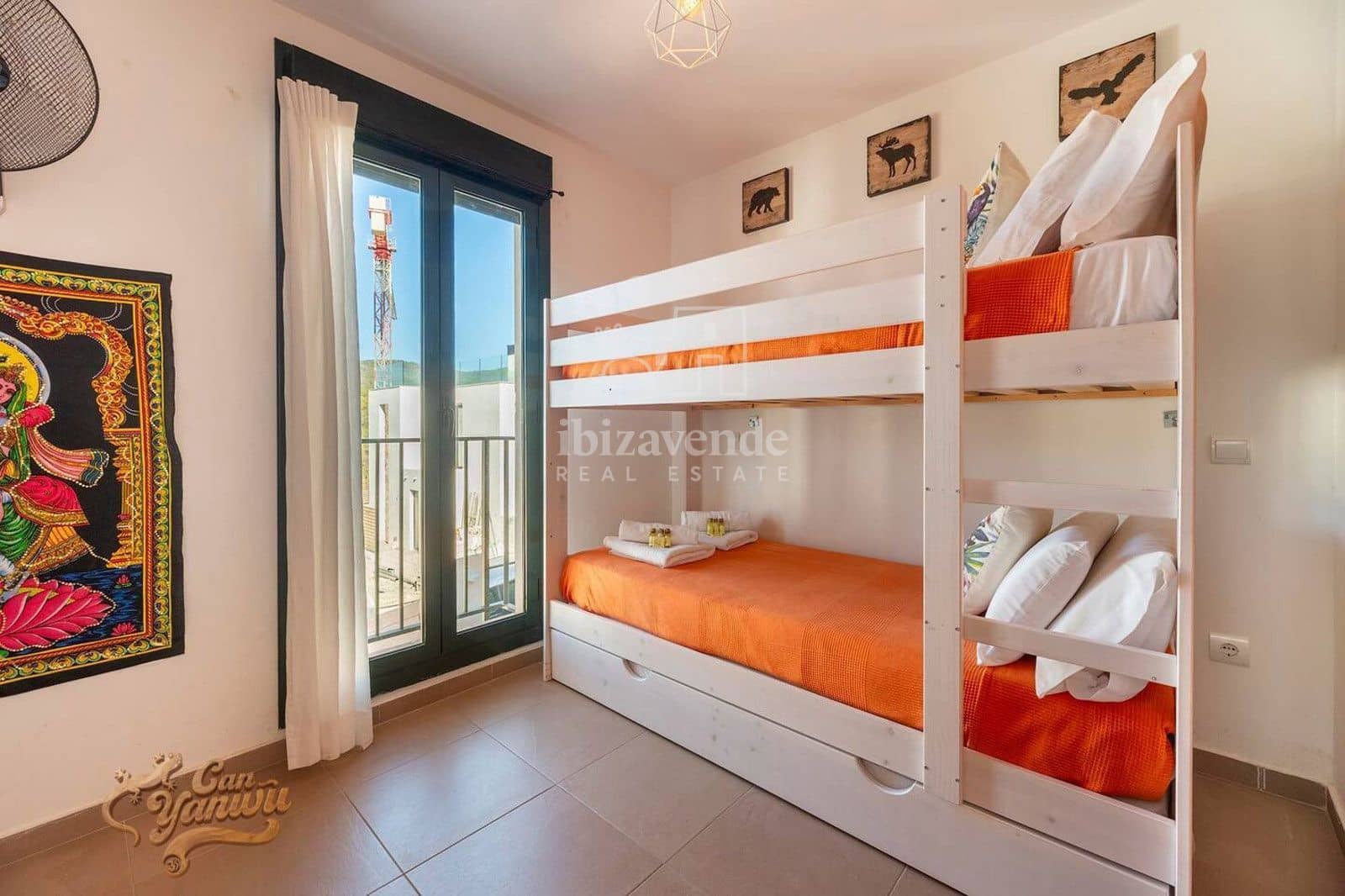 3 sypialnia Willa do wynajęcia w Cala Tarida z basenem garażem - 2 600 € (Ref: 9194980)