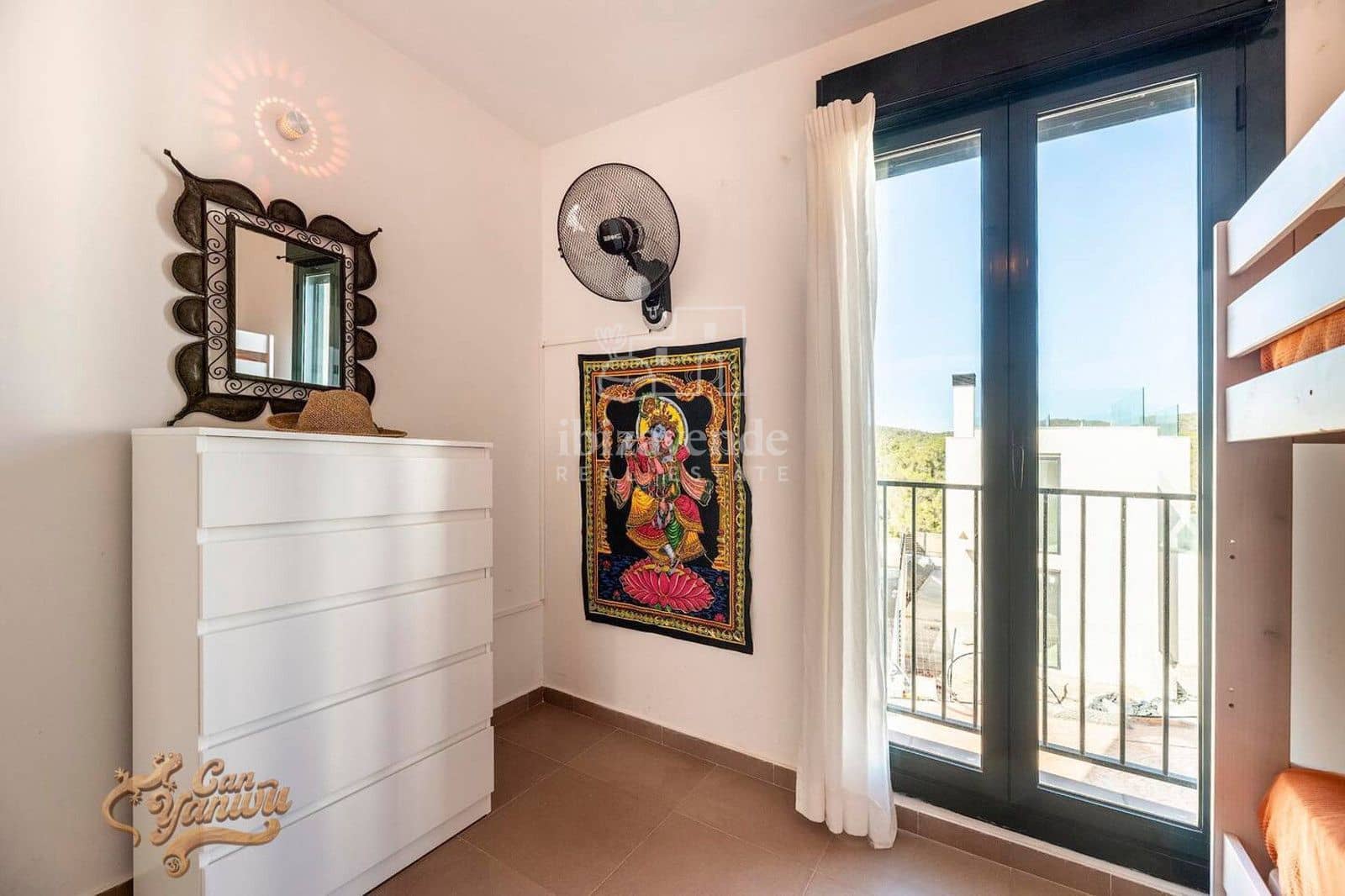 3 sypialnia Willa do wynajęcia w Cala Tarida z basenem garażem - 2 600 € (Ref: 9194980)