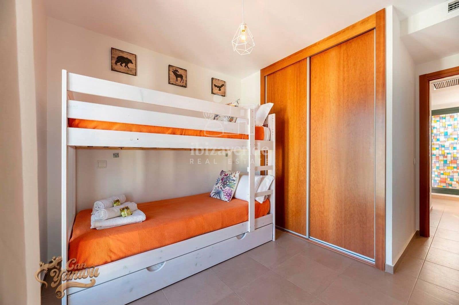 3 sypialnia Willa do wynajęcia w Cala Tarida z basenem garażem - 2 600 € (Ref: 9194980)