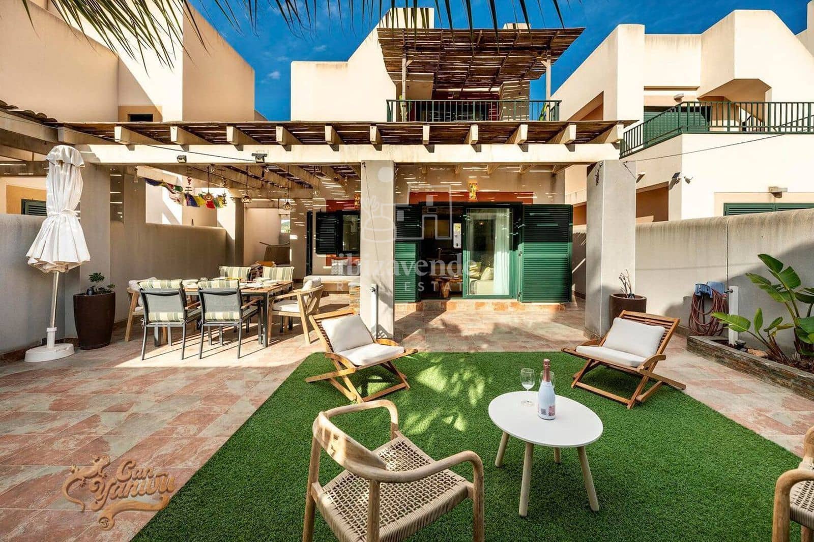 3 sypialnia Willa do wynajęcia w Cala Tarida z basenem garażem - 2 600 € (Ref: 9194980)