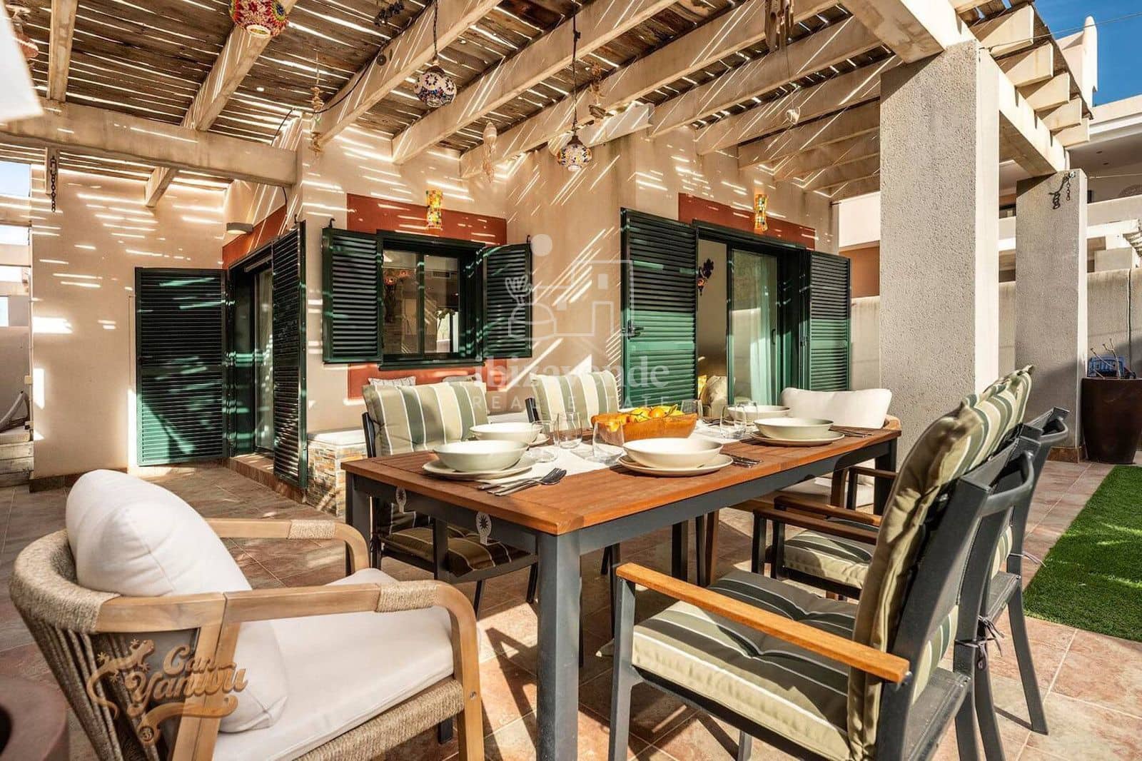 3 sypialnia Willa do wynajęcia w Cala Tarida z basenem garażem - 2 600 € (Ref: 9194980)