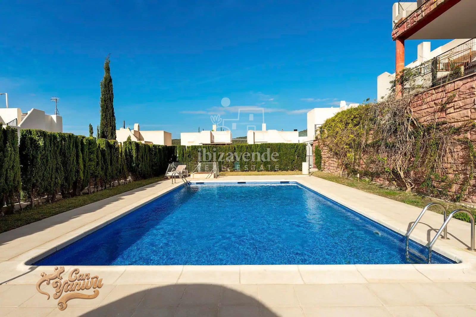 3 sypialnia Willa do wynajęcia w Cala Tarida z basenem garażem - 2 600 € (Ref: 9194980)