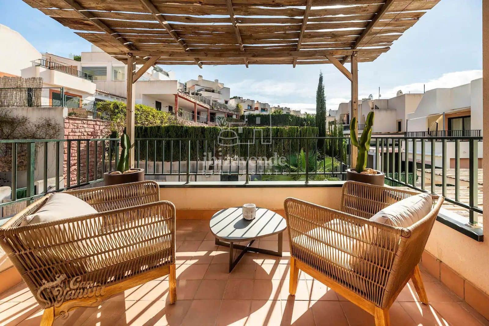 3 sypialnia Willa do wynajęcia w Cala Tarida z basenem garażem - 2 600 € (Ref: 9194980)