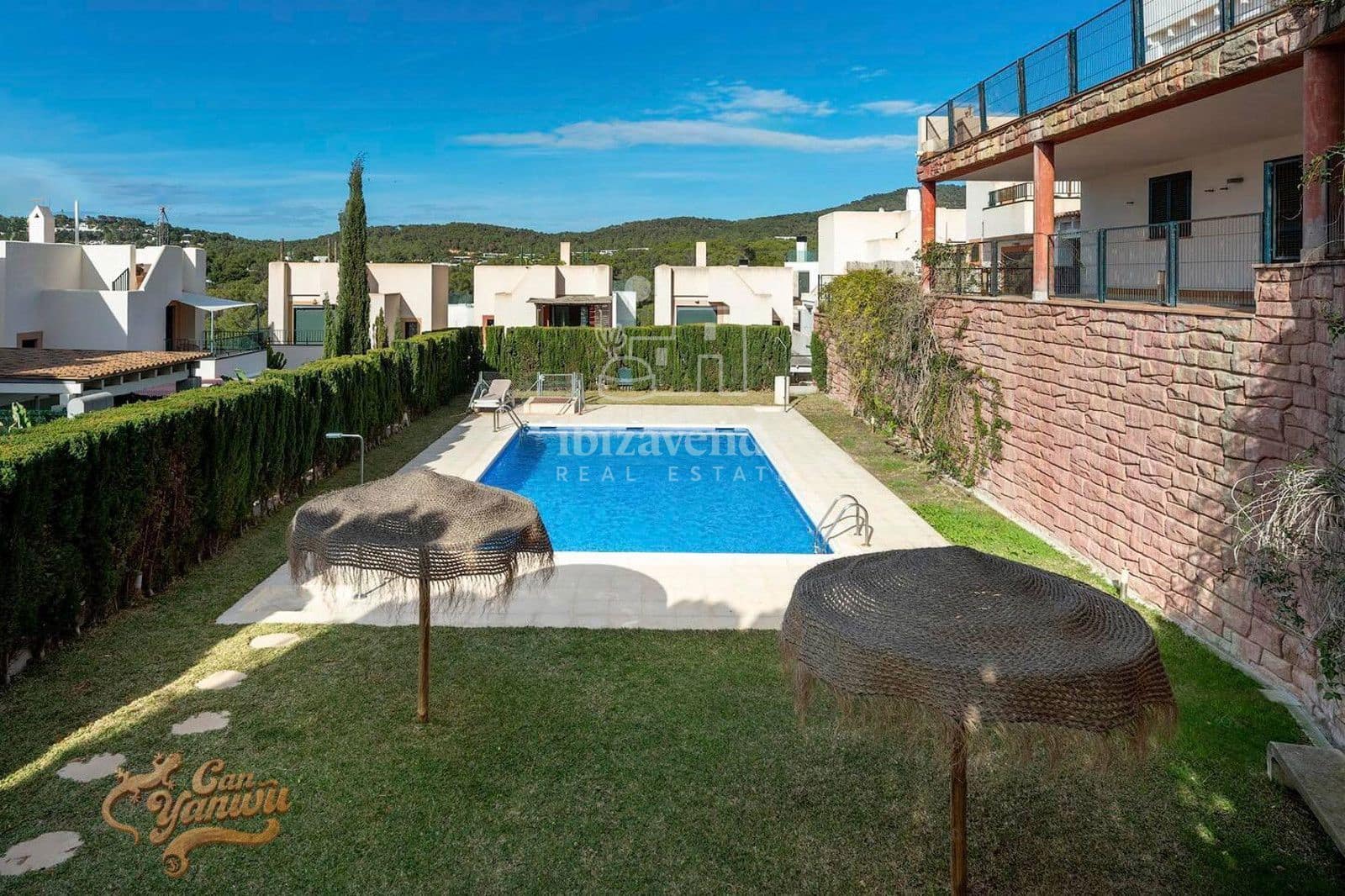 3 sypialnia Willa do wynajęcia w Cala Tarida z basenem garażem - 2 600 € (Ref: 9194980)