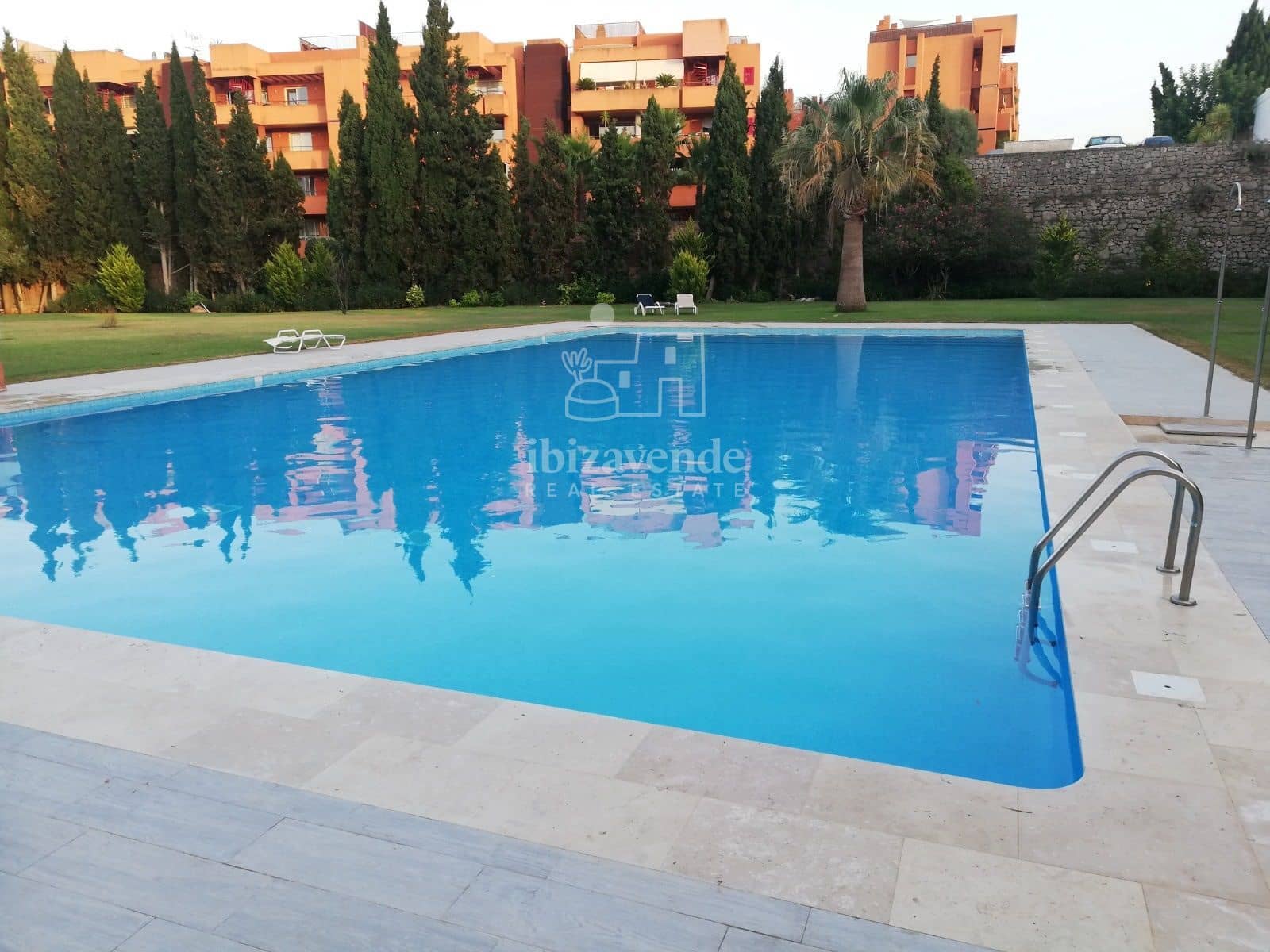 Piso de 3 habitaciones en Roca Llisa en alquiler con piscina garaje - 6.000 € (Ref: 9211411)