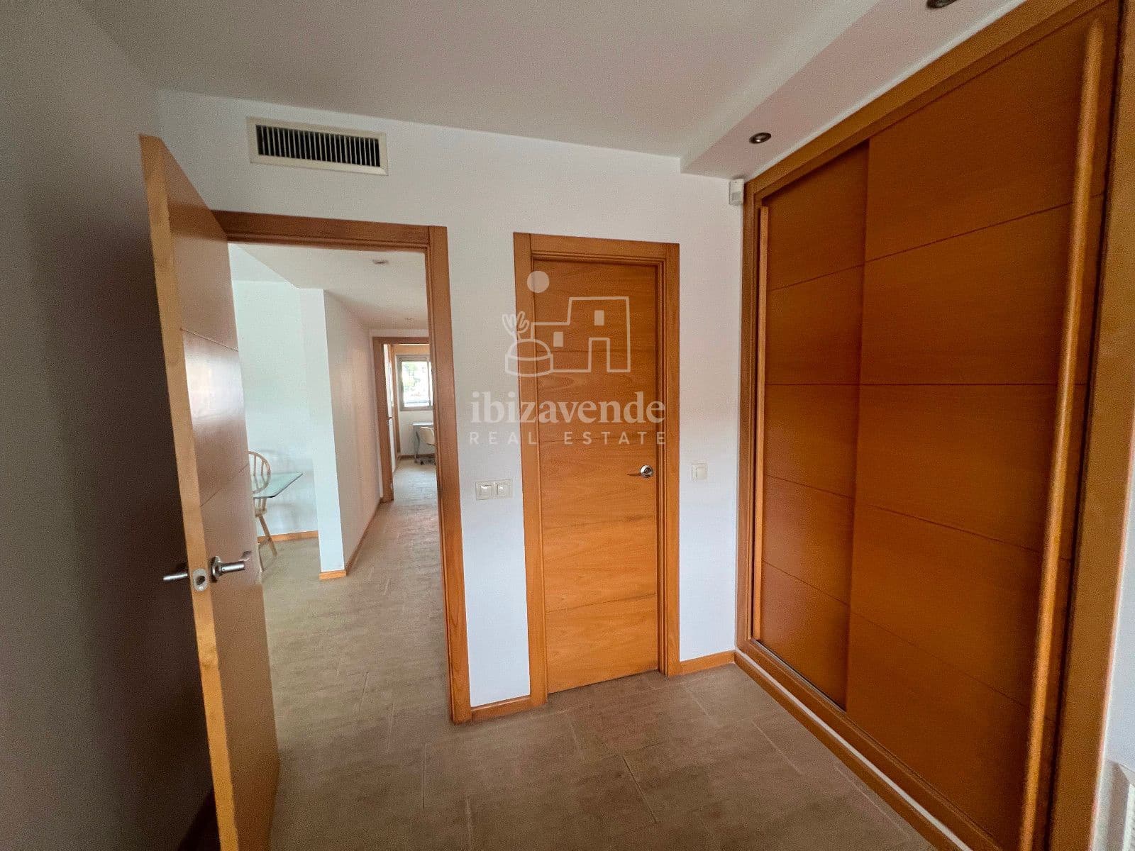 2 slaapkamer Flat te huur in Santa Eulalia / Santa Eularia met zwembad garage - € 4.000 (Ref: 9216150)